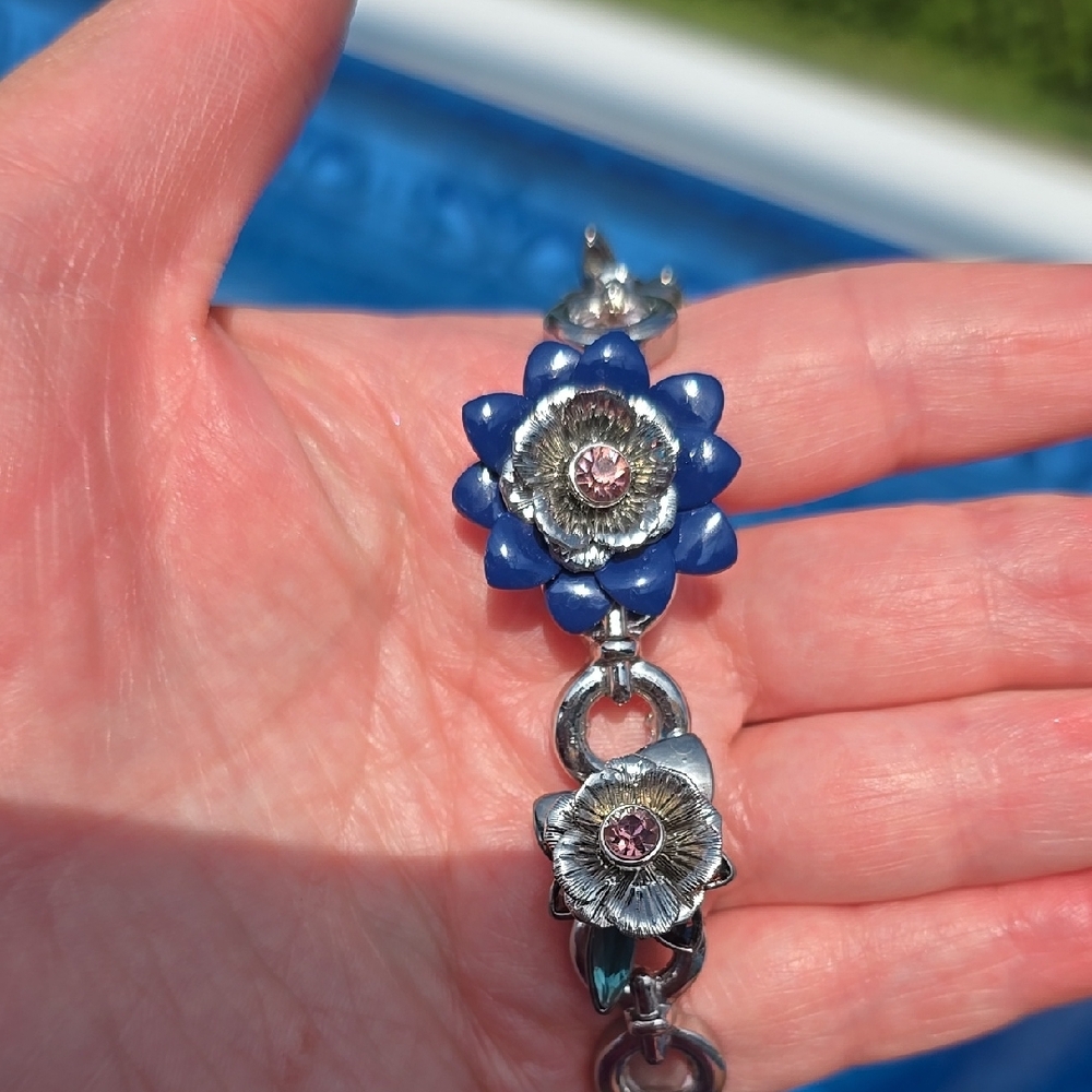 Floral Metal Bracelet - Picture 7 of 10